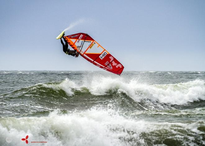 Phil Soltysiak mid push loop during yesterday's expression session – IWT Pistol River Wave Bash ©  Mark Harpur / IWT